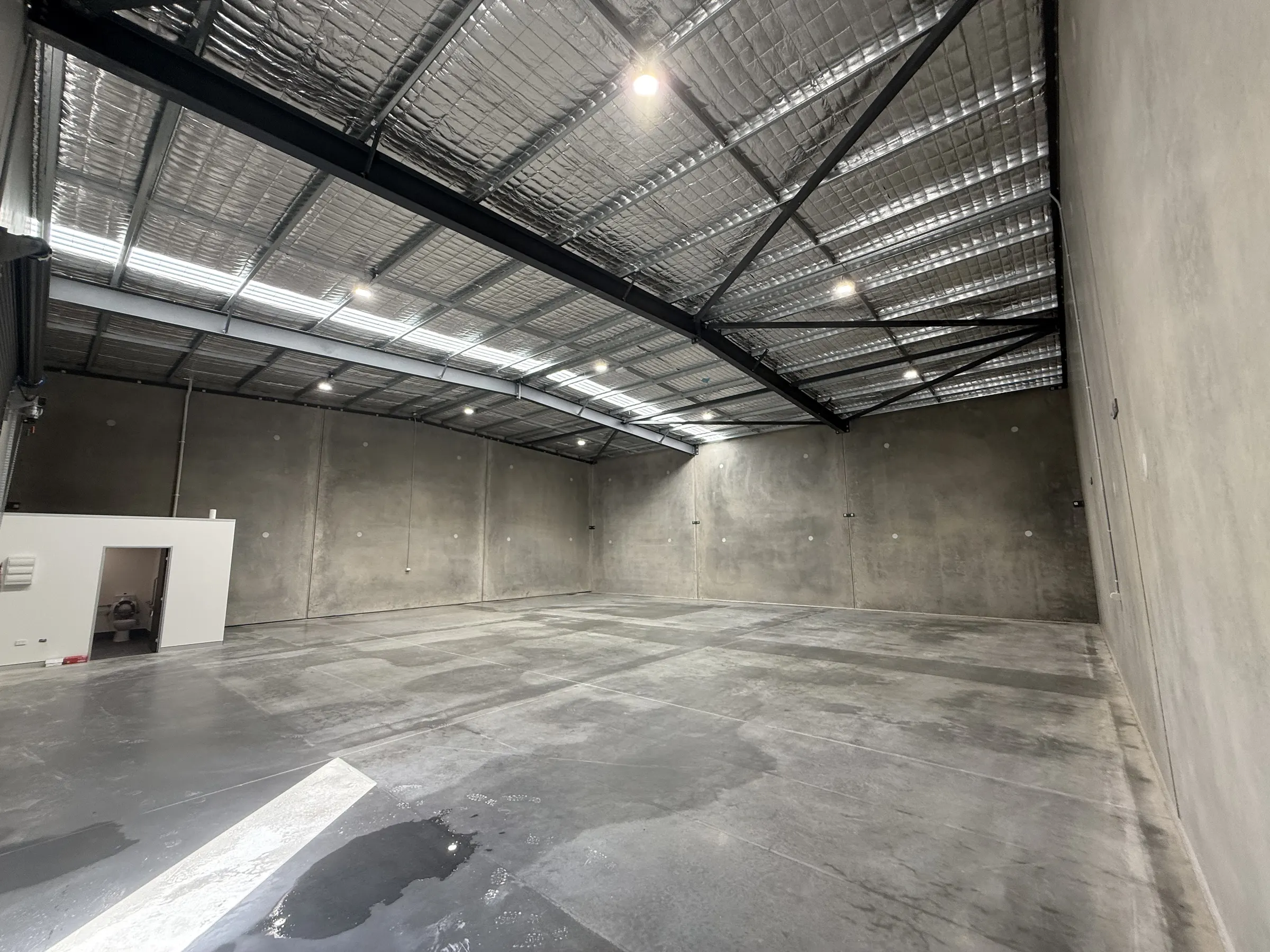 Warehouse unit with LED high-bay lights